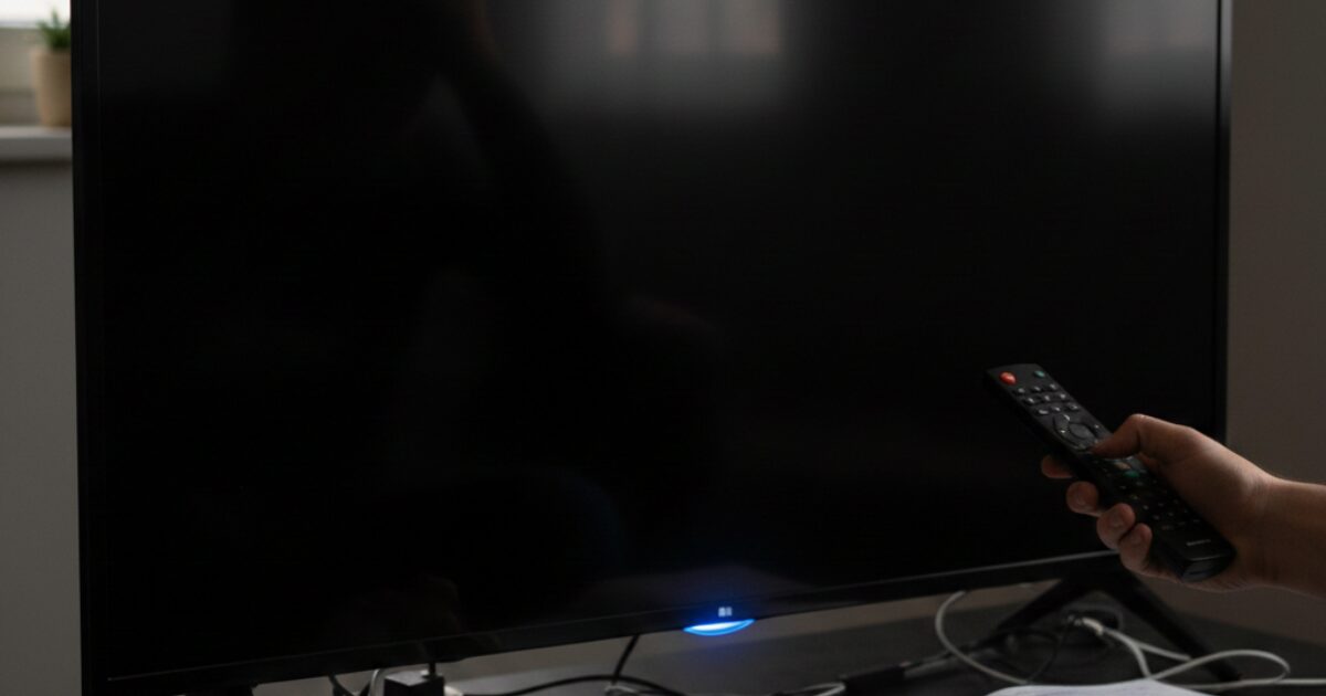 テレビ画面が映らないけど、突然・急に音は出る！修理費用とメーカー別の故障の直し方