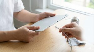 タブレットの充電差し込み口の修理は自分でできる？5つの判断基準
